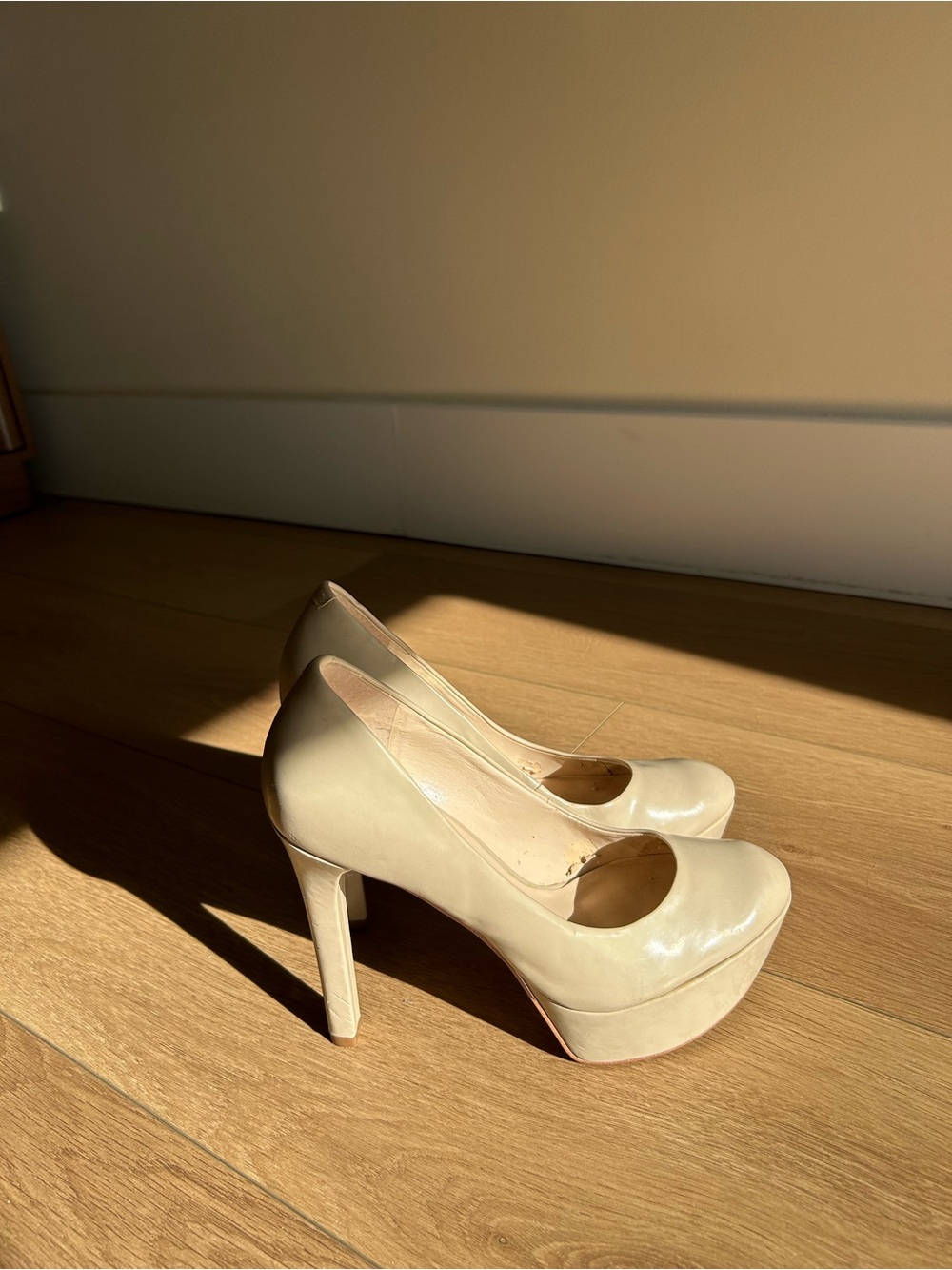 Guess Cream Platform Pumps - Women's High Heel Shoes